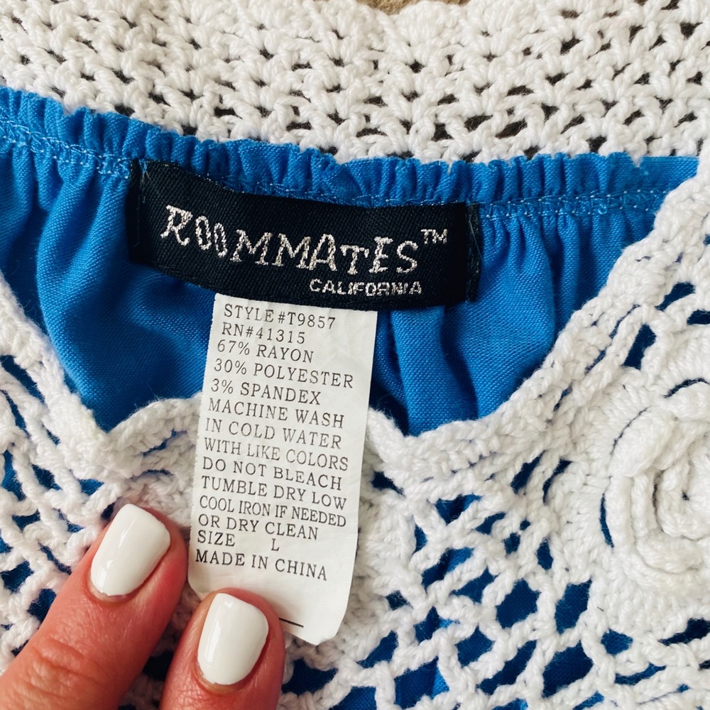 Baby blue flowy tank/crochet details - Picture 2 of 2